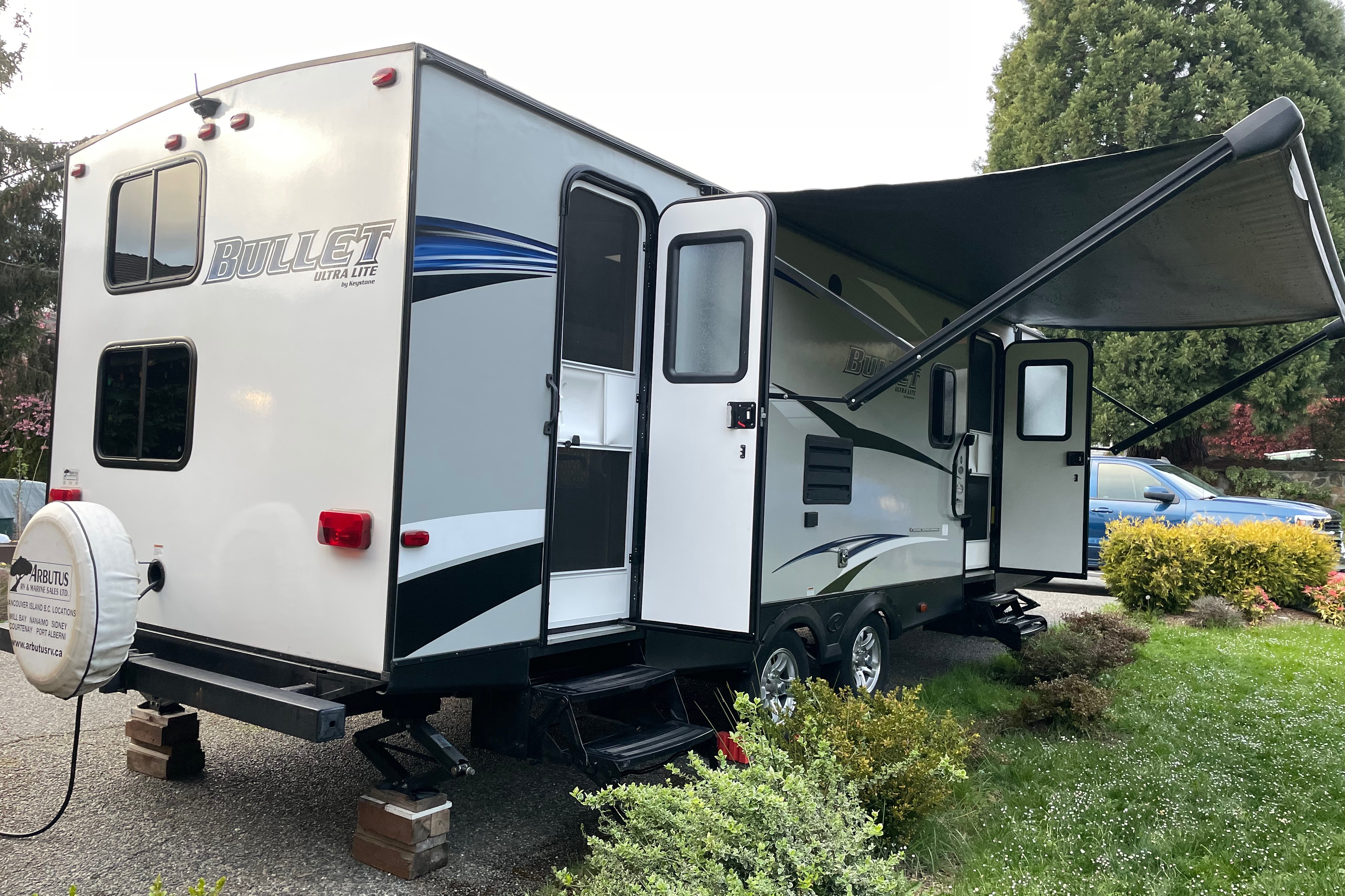 Rubie's Keystone Bullet 277BHS  Travel Trailer