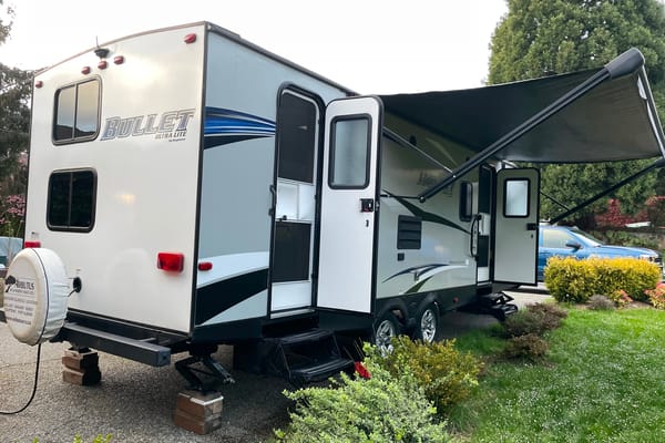 Rubie's Keystone Bullet 277BHS Travel Trailer