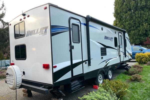 Rubie's Keystone Bullet 277BHS Travel Trailer