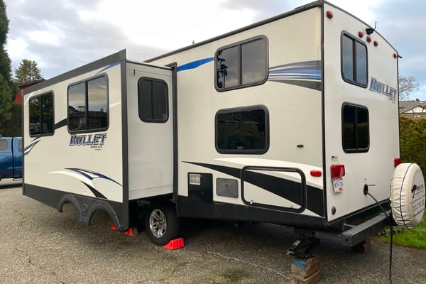 Rubie's Keystone Bullet 277BHS Travel Trailer