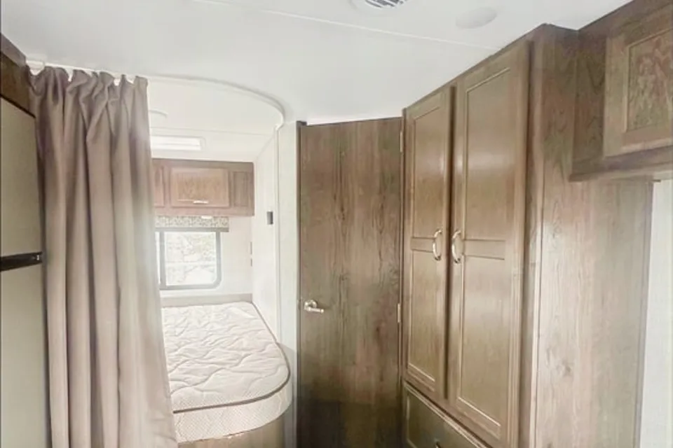 M & T's Gulf Stream Conquest 6237 Class C