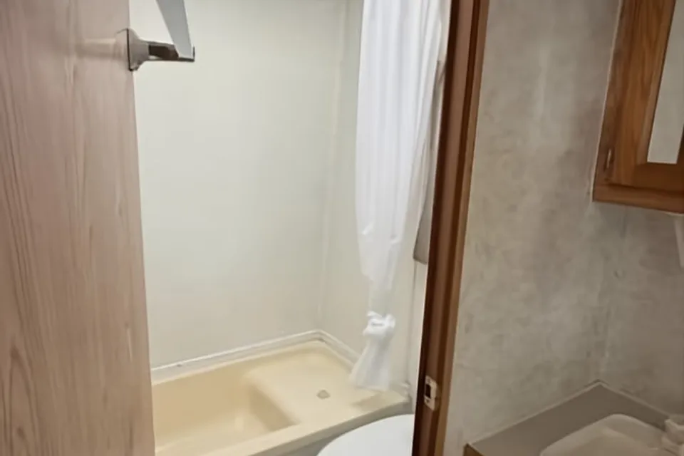 Island Wanderer Motorhome-Port Alberni Area Only Please-West Coast Minimum of 3 days