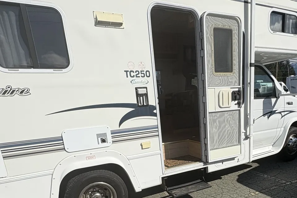 Island Wanderer Motorhome-Port Alberni Area Only Please-West Coast Minimum of 3 days
