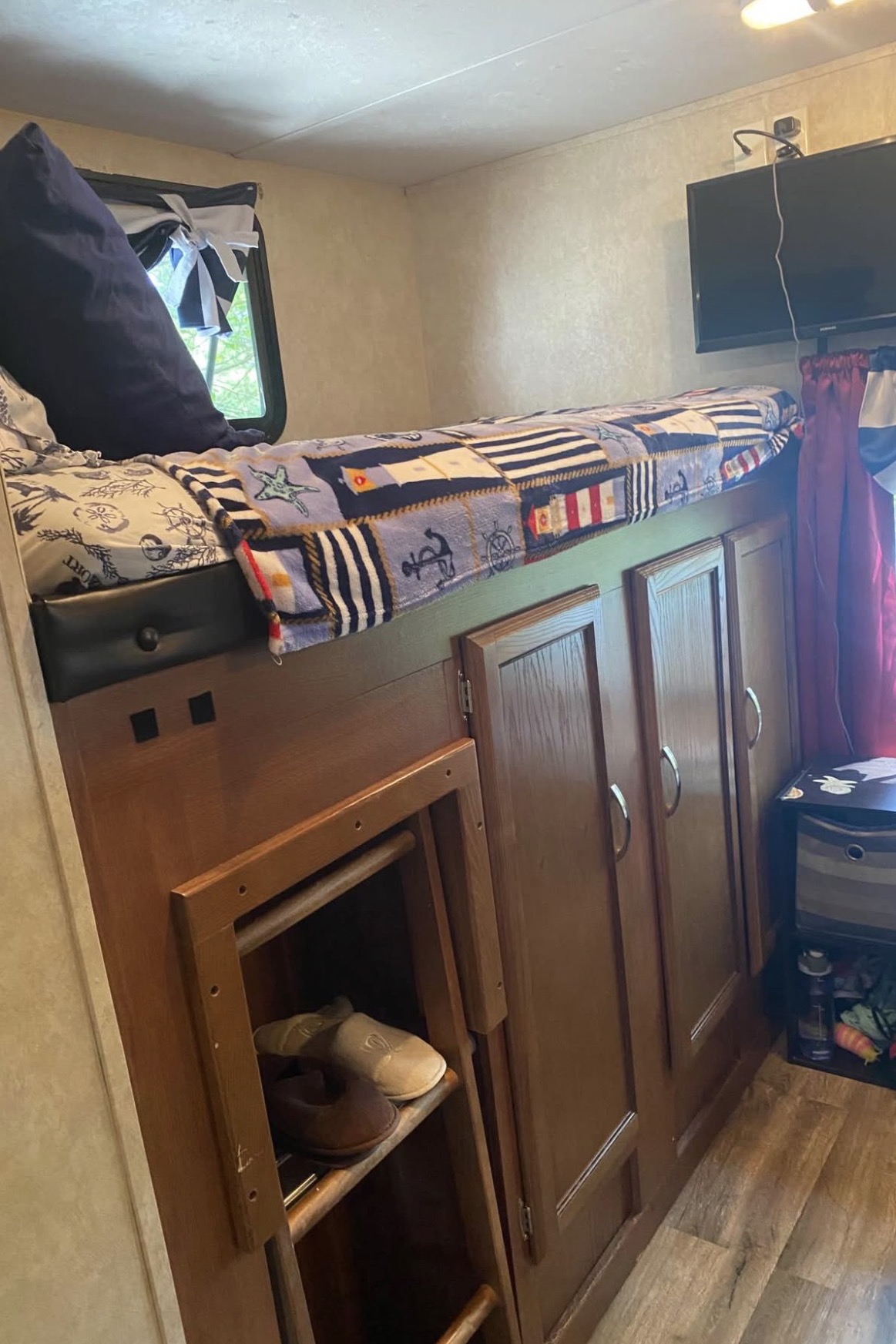 Fonzi’s Forest River Wildwood 31bkis Travel Trailer