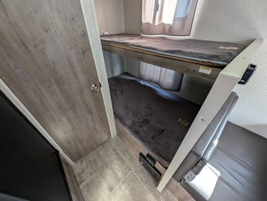 Thierry's Dutchmen Aspen Trail LE ,1760BH Travel Trailer
