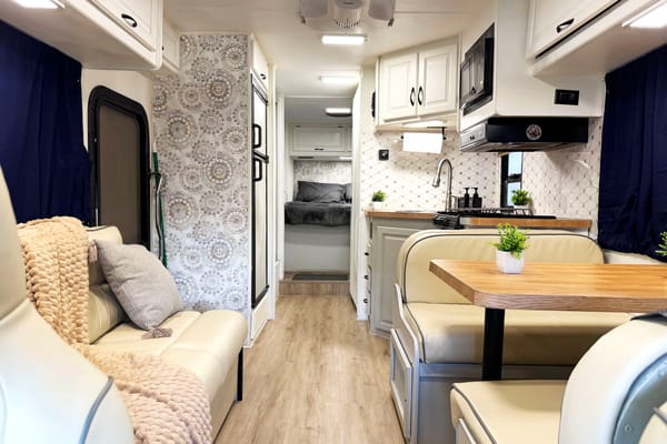 (#9) Class C Motorhome – Majestic 28A RV | Sleeps 8 | Unlimited Fun