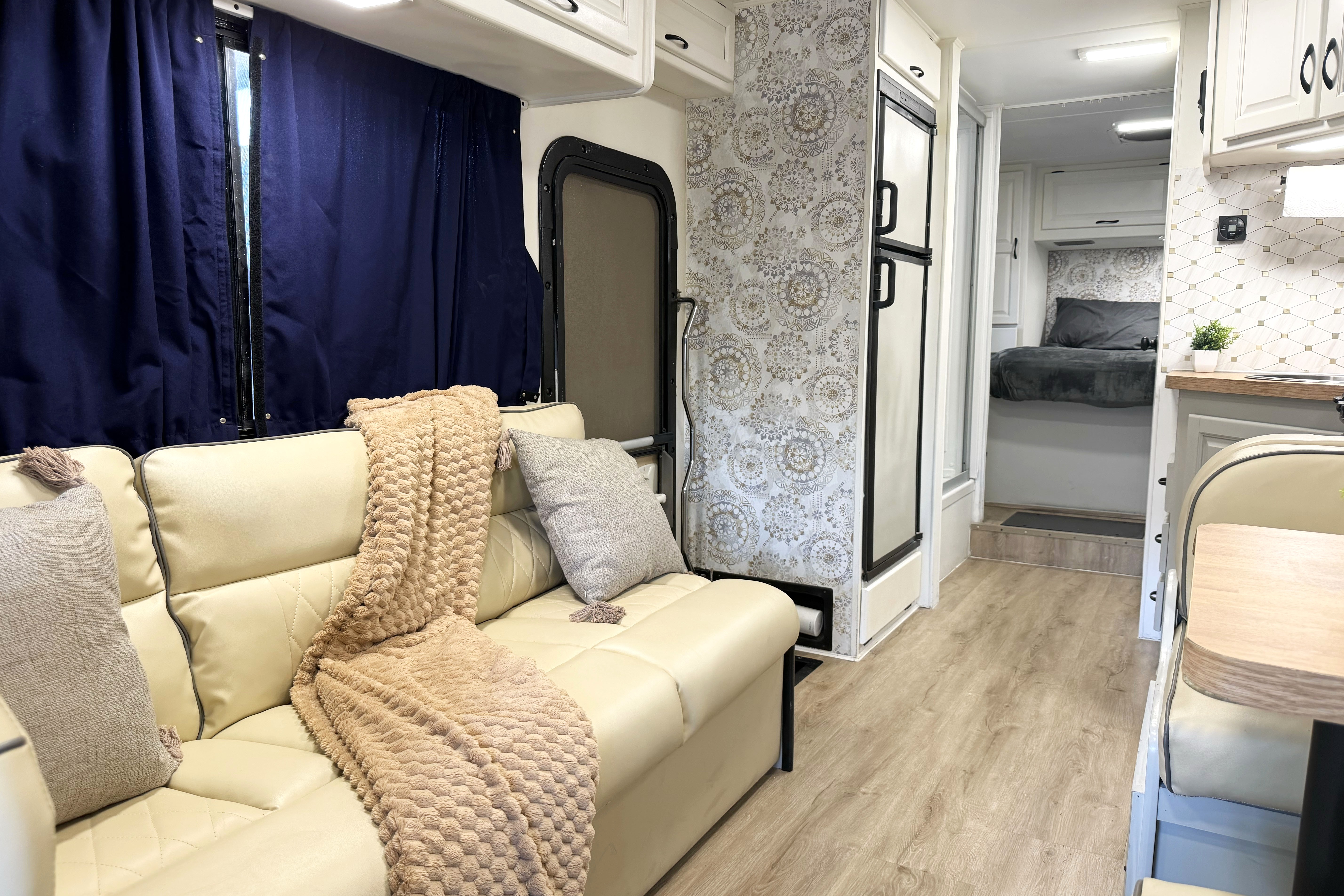 (#9) Class C Motorhome – Majestic 28A RV | Sleeps 8 | Unlimited Fun