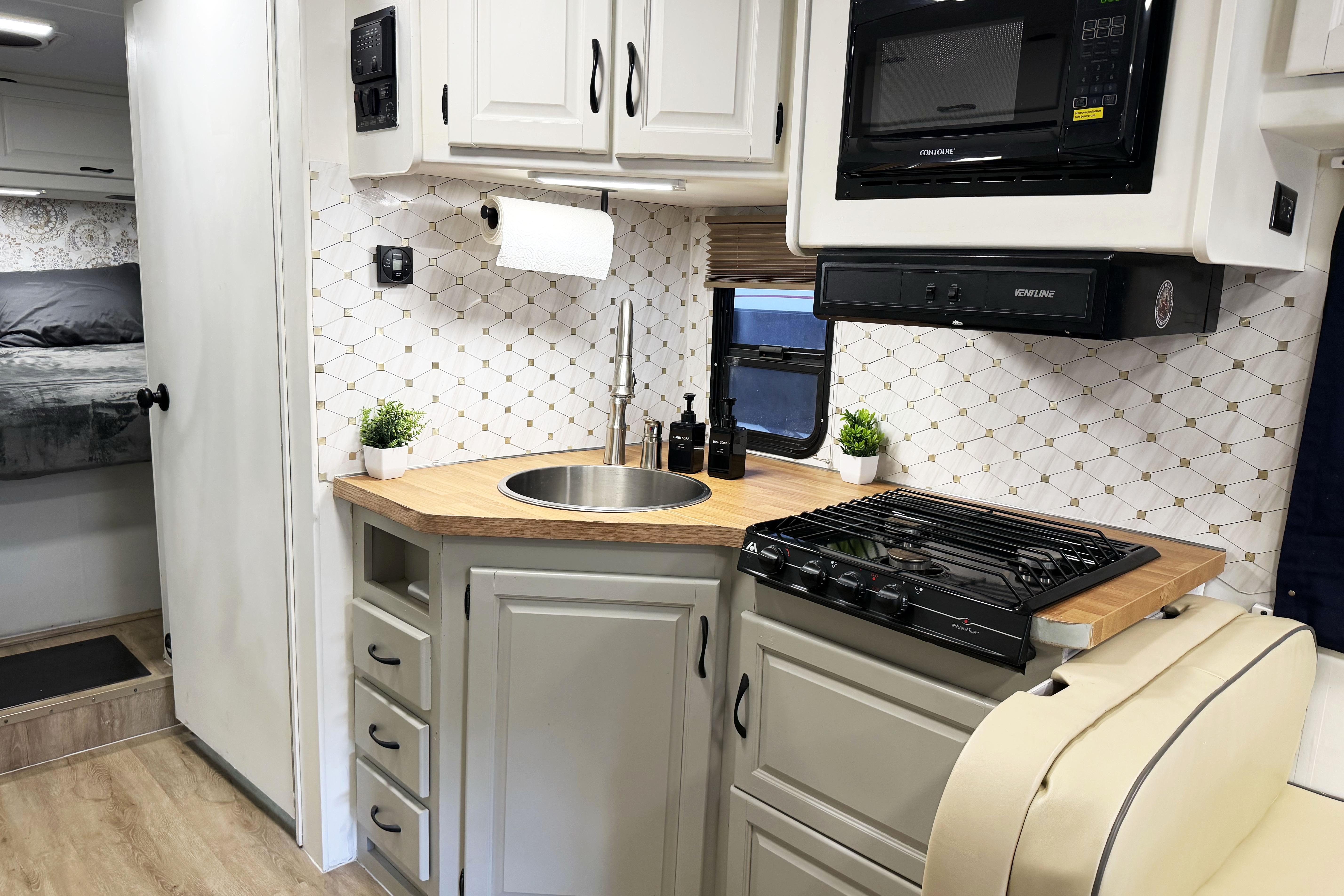 (#9) Class C Motorhome – Majestic 28A RV | Sleeps 8 | Unlimited Fun