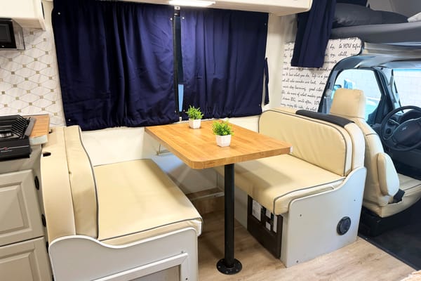 (#9) Class C Motorhome – Majestic 28A RV | Sleeps 8 | Unlimited Fun