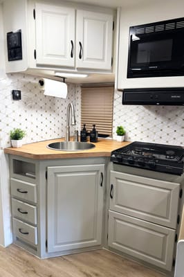(#9) Class C Motorhome – Majestic 28A RV | Sleeps 8 | Unlimited Fun