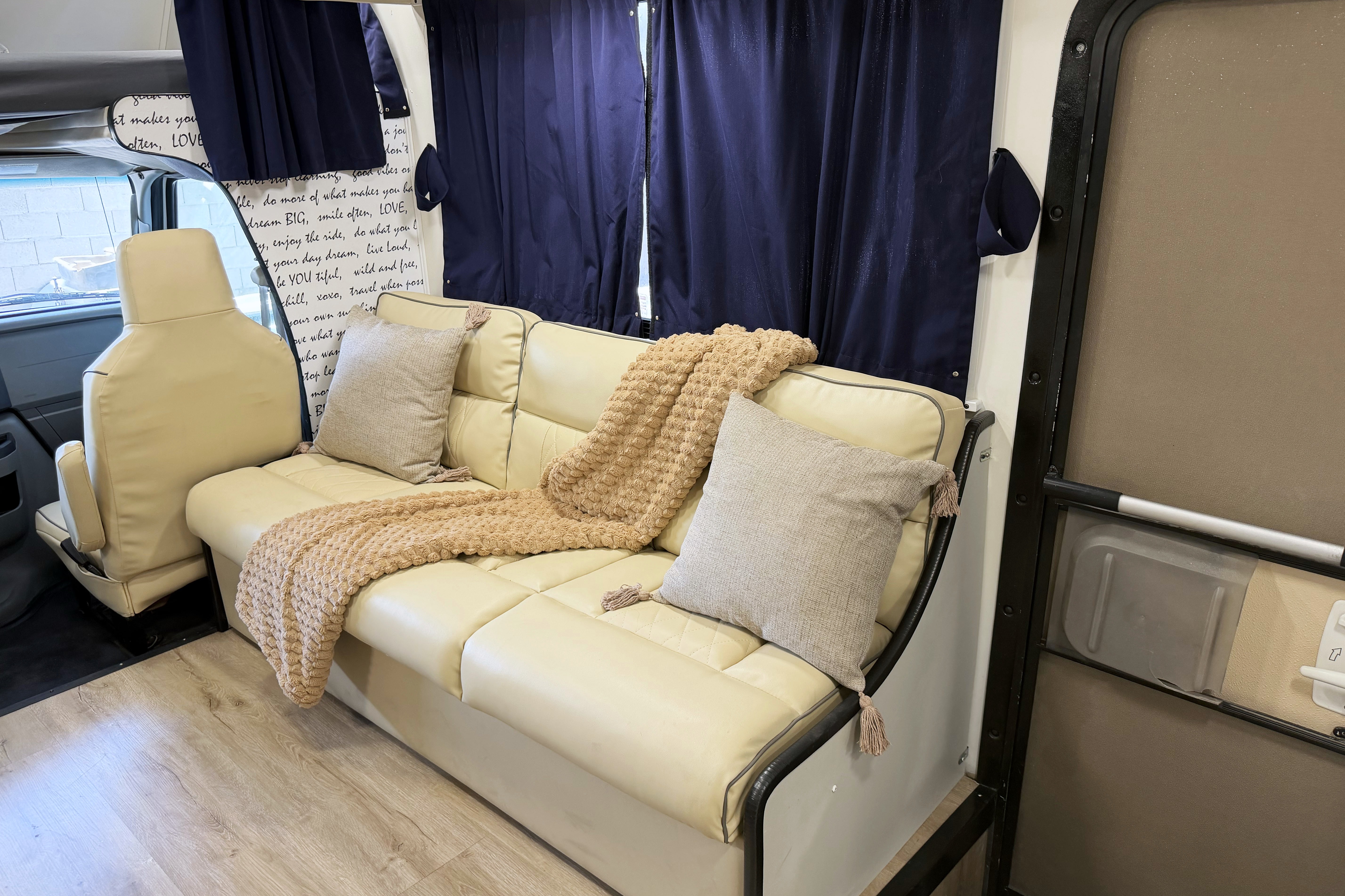 (#9) Class C Motorhome – Majestic 28A RV | Sleeps 8 | Unlimited Fun