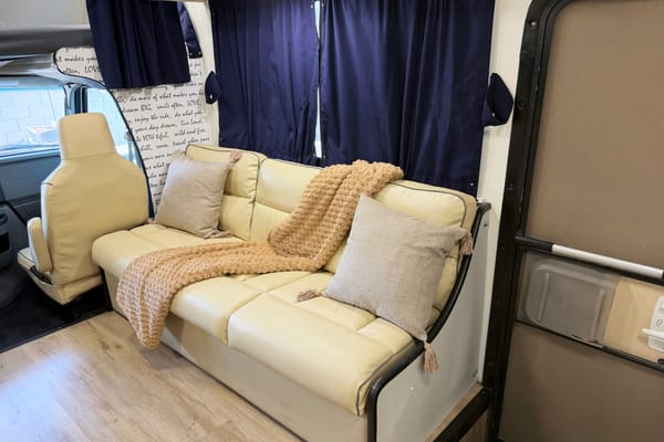 (#9) Class C Motorhome – Majestic 28A RV | Sleeps 8 | Unlimited Fun