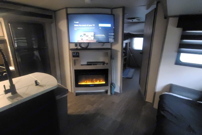 NEW- Sleeps 10 and has EVERYTHING!