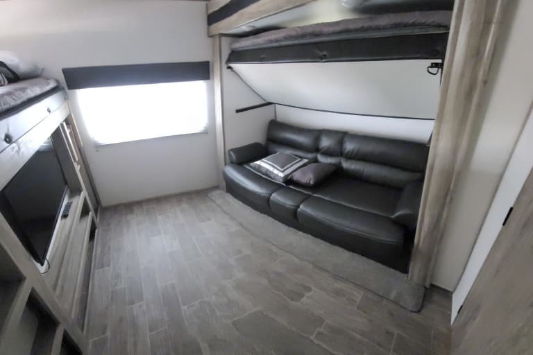 NEW- Sleeps 10 and has EVERYTHING!