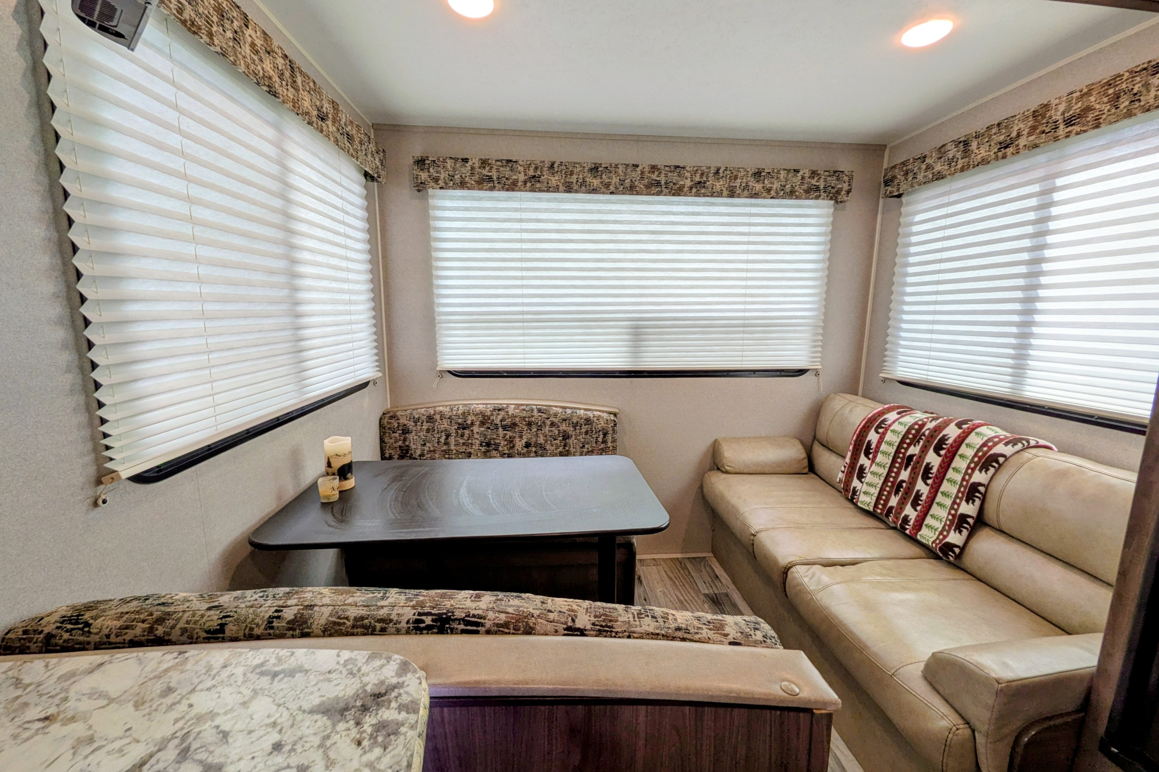 Summer Fun 25' Keystone Hideout LHS Travel Trailer
