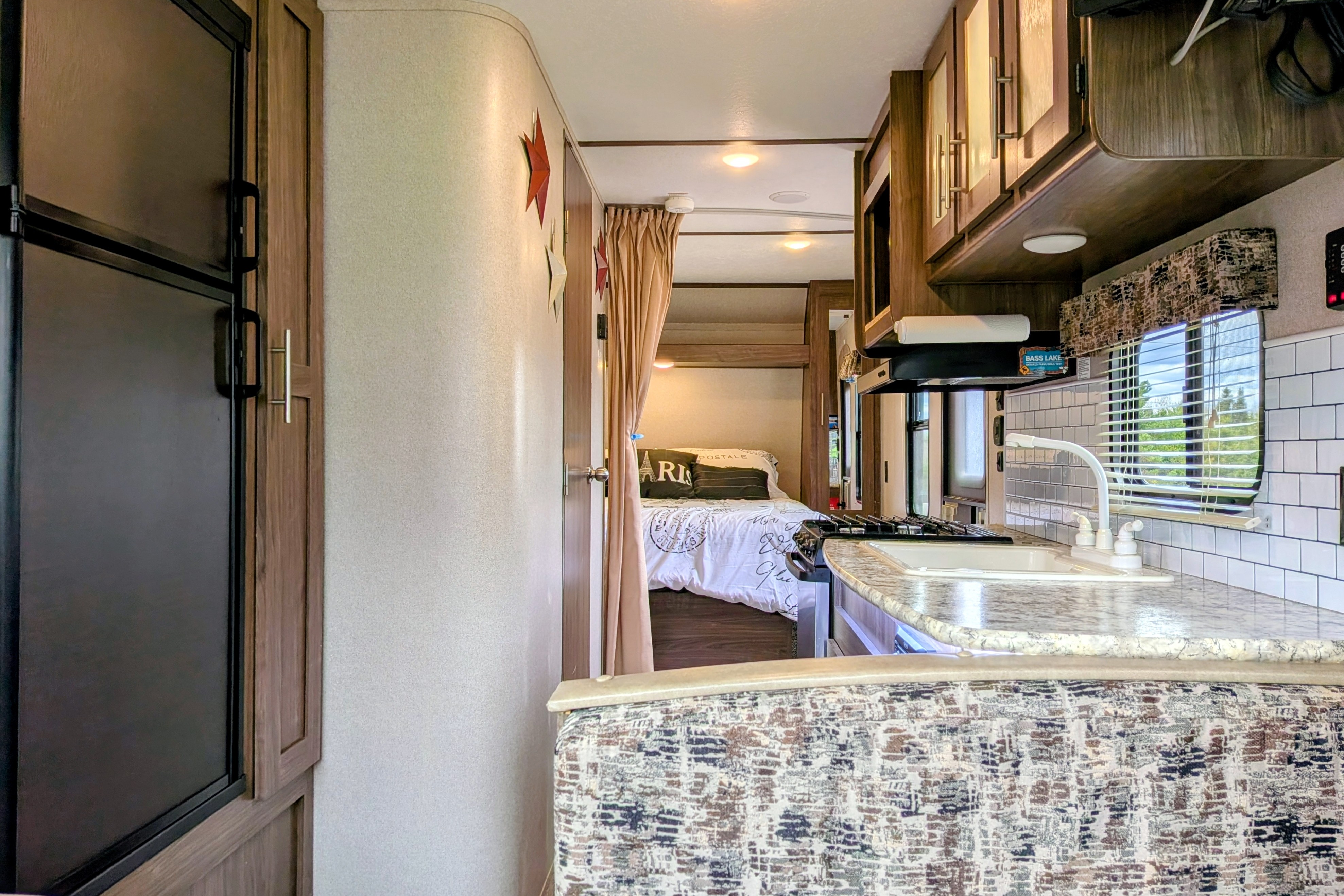 Summer Fun 25' Keystone Hideout LHS Travel Trailer
