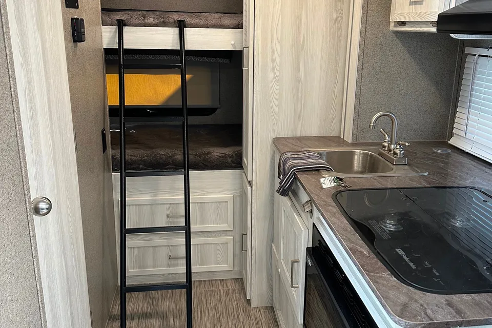 Forest River Rock wood Geo Pro G16BH Travel Trailer (NO DUNES)