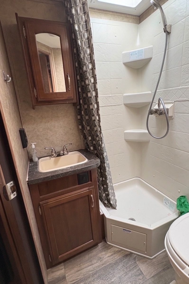 3 bunk Jayco Jayfeather 17XFD Hybrid