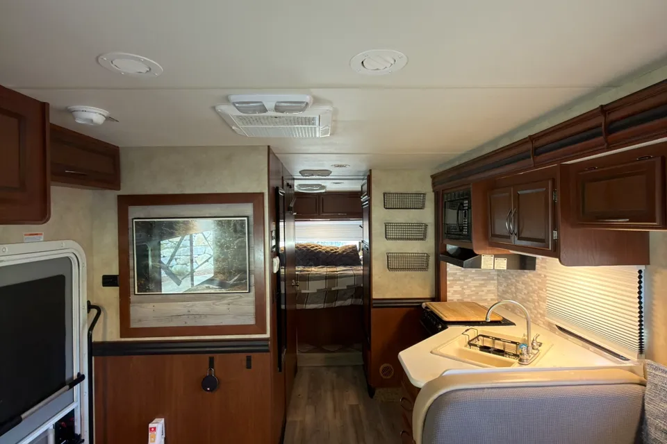 Family RV Thor Motor Coach Freedom Elite Class C