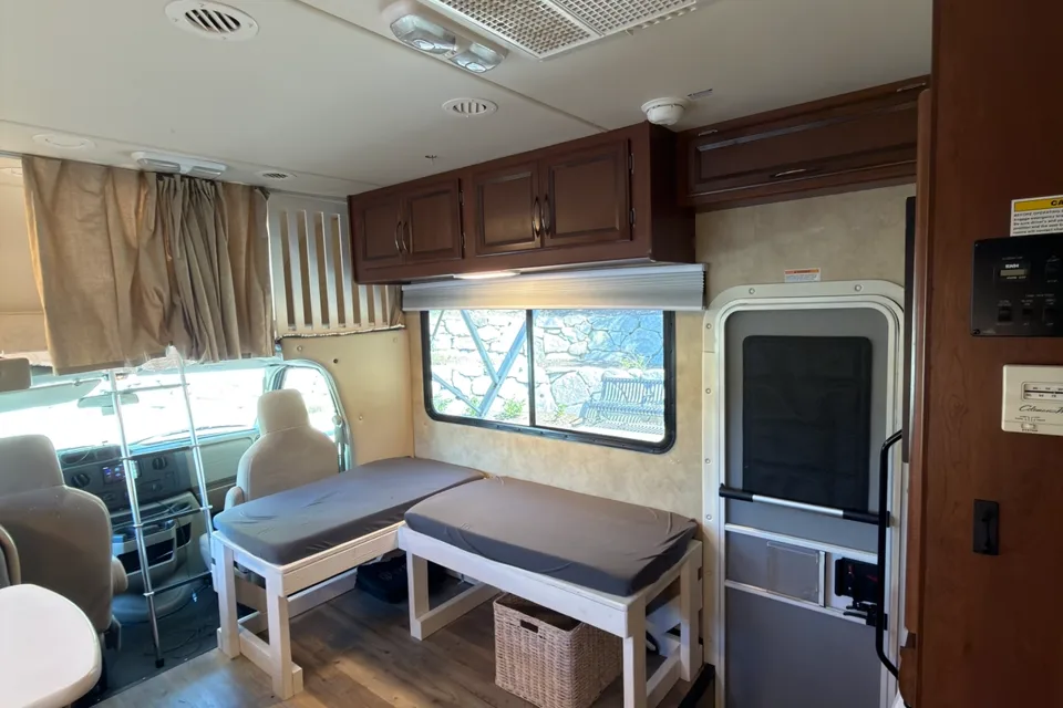 Family RV Thor Motor Coach Freedom Elite Class C