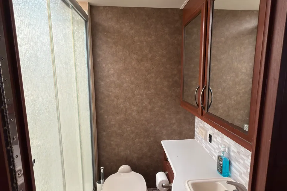 Family RV Thor Motor Coach Freedom Elite Class C
