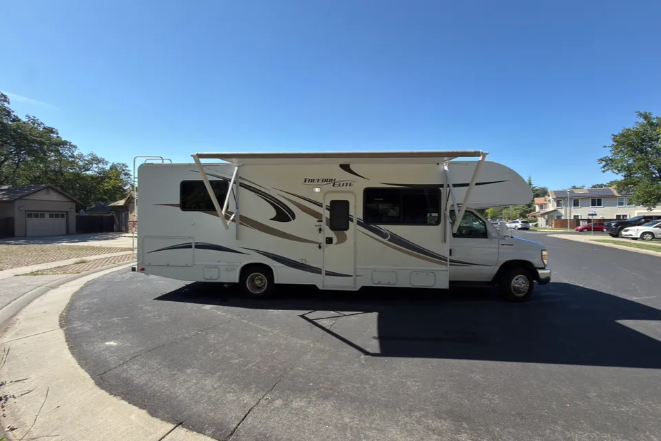 Family RV Thor Motor Coach Freedom Elite Class C