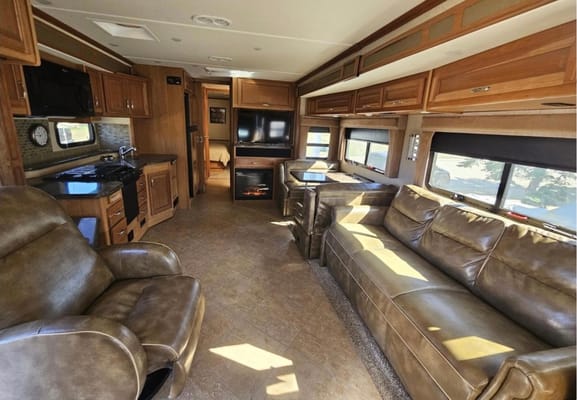 Fleetwood Bounder 35 Class A