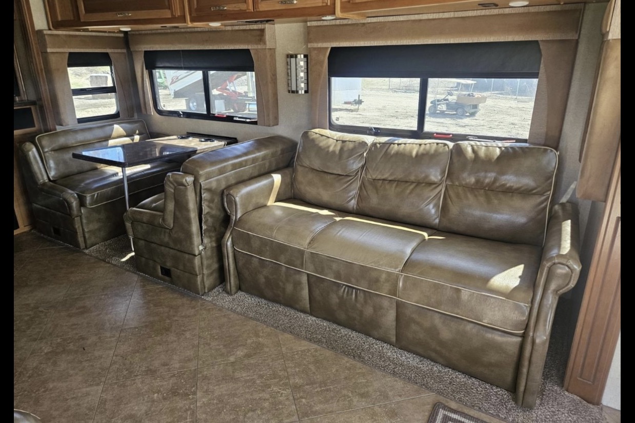 Fleetwood Bounder 35 Class A