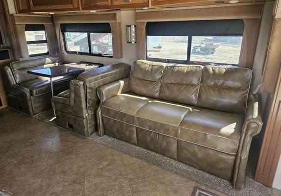 Fleetwood Bounder 35 Class A
