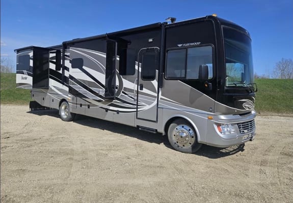 Fleetwood Bounder 35 Class A