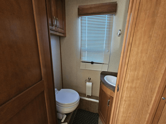 Fleetwood Bounder 35 Class A