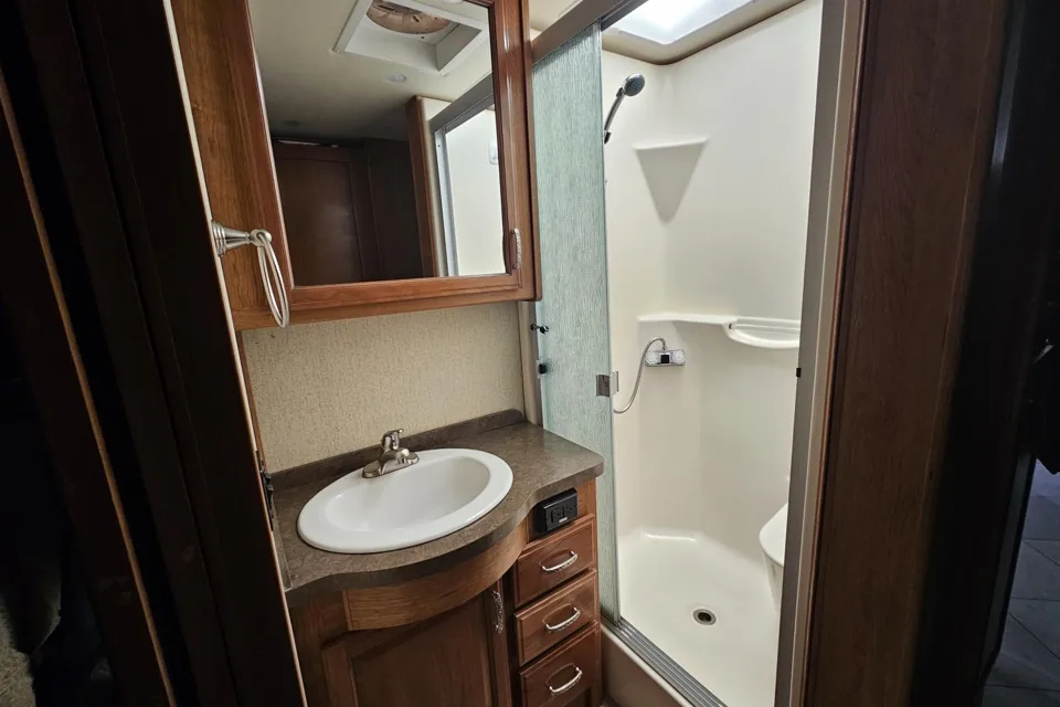 Fleetwood Bounder 35 Class A