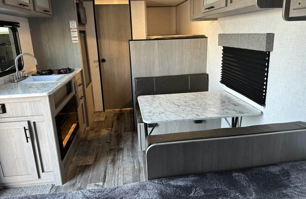 Chas's Coleman Lantern 17b Travel Trailer staycation 