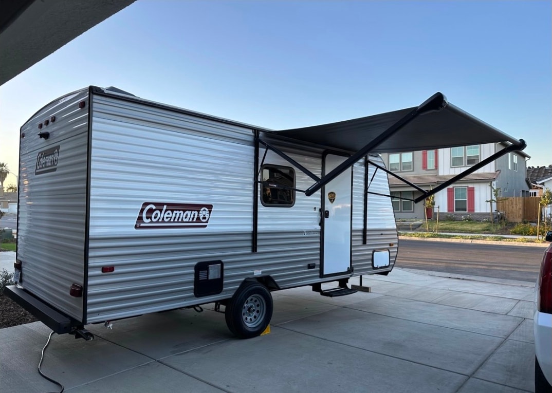 Chas's Coleman Lantern 17b Travel Trailer staycation 