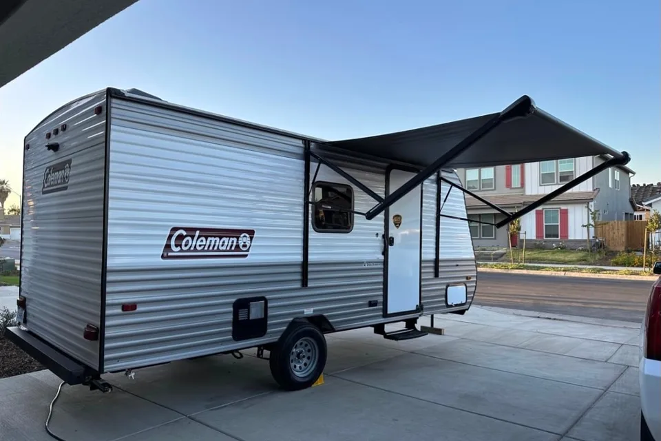 Chas's Coleman Lantern 17b Travel Trailer staycation 