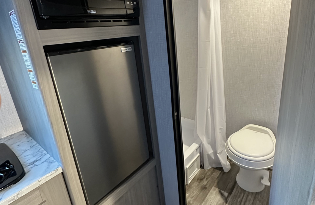 Chas's Coleman Lantern 17b Travel Trailer staycation 