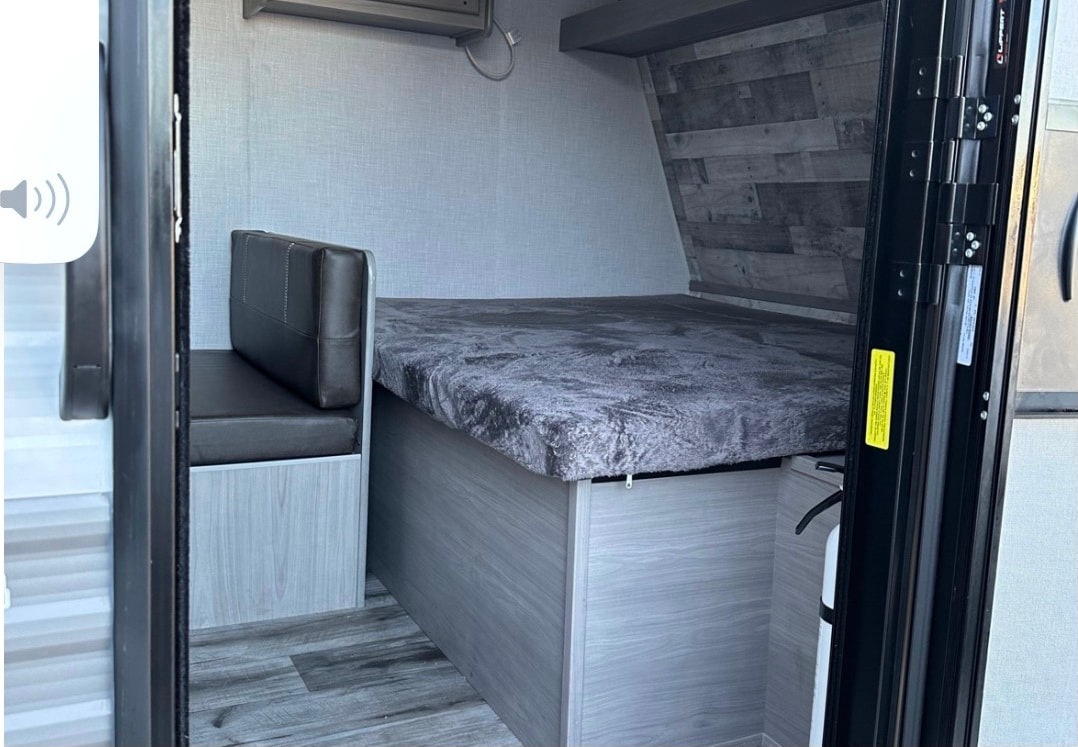 Chas's Coleman Lantern 17b Travel Trailer staycation 