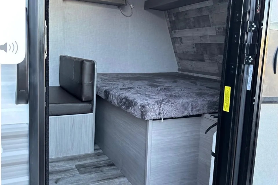 Chas's Coleman Lantern 17b Travel Trailer staycation 