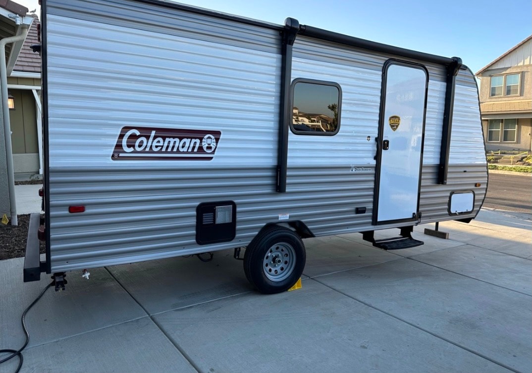 Chas's Coleman Lantern 17b Travel Trailer staycation 