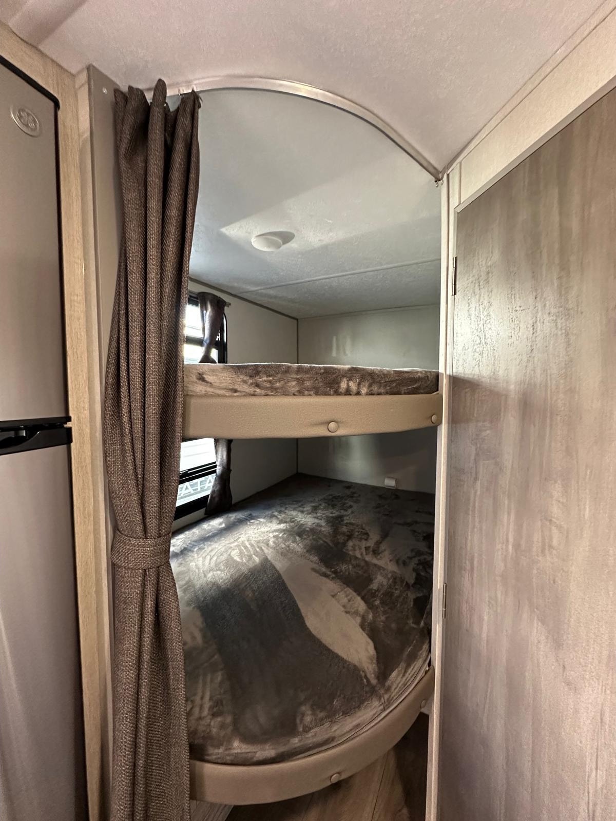 S&J's Coachmen CATALINA Travel Trailer