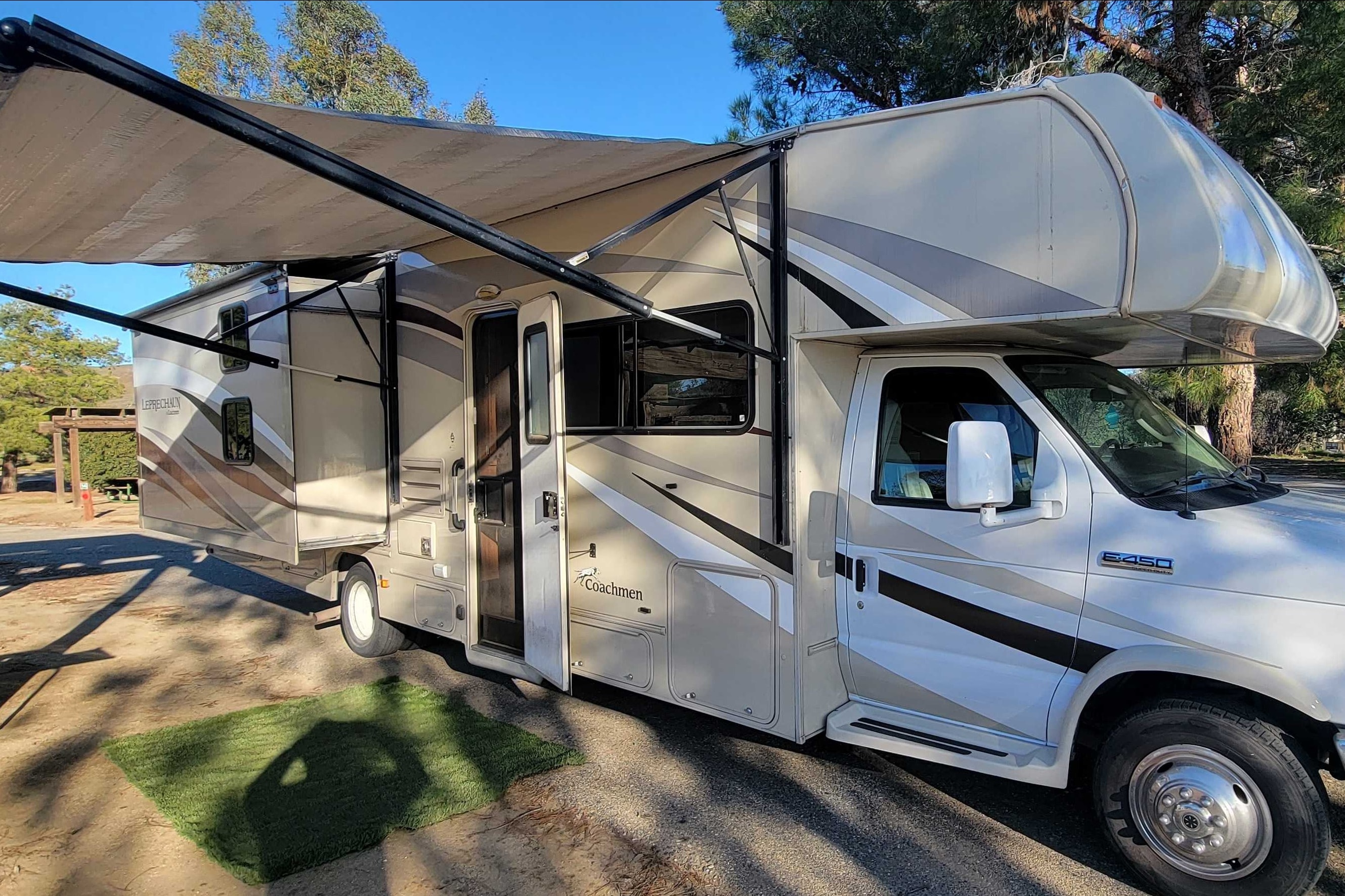***THE MOOSE*** '17 Coachmen SLEEPS 10!!!