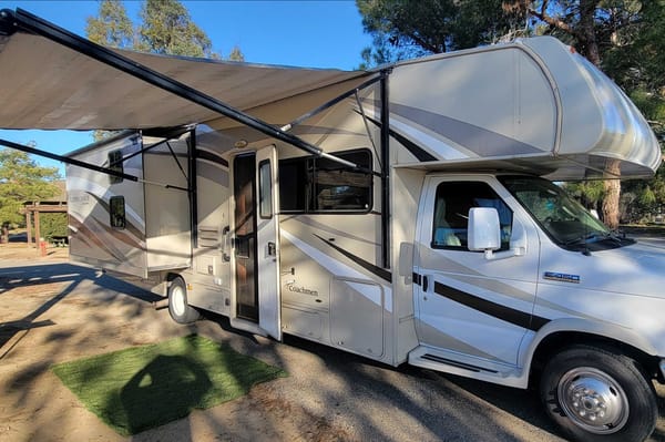 ***THE MOOSE*** '17 Coachmen SLEEPS 10!!!