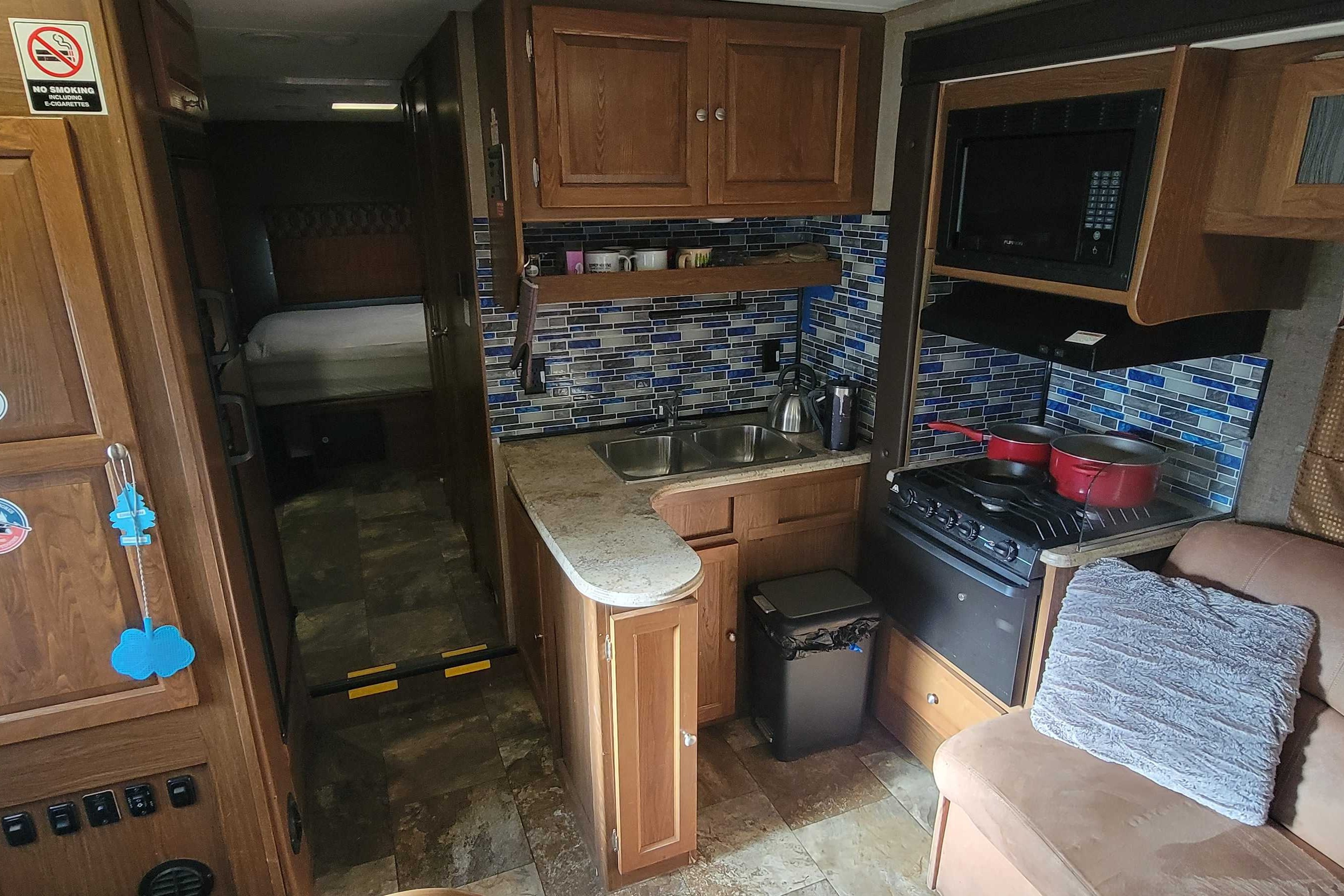 ***THE MOOSE*** '17 Coachmen SLEEPS 10!!!