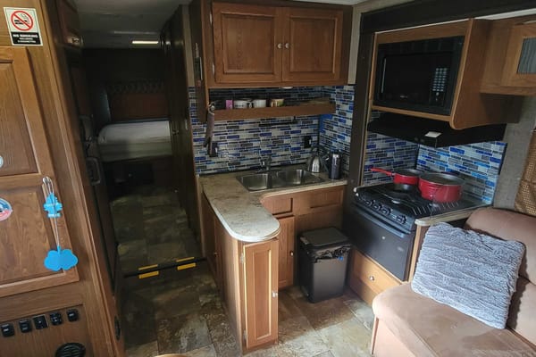 ***THE MOOSE*** '17 Coachmen SLEEPS 10!!!