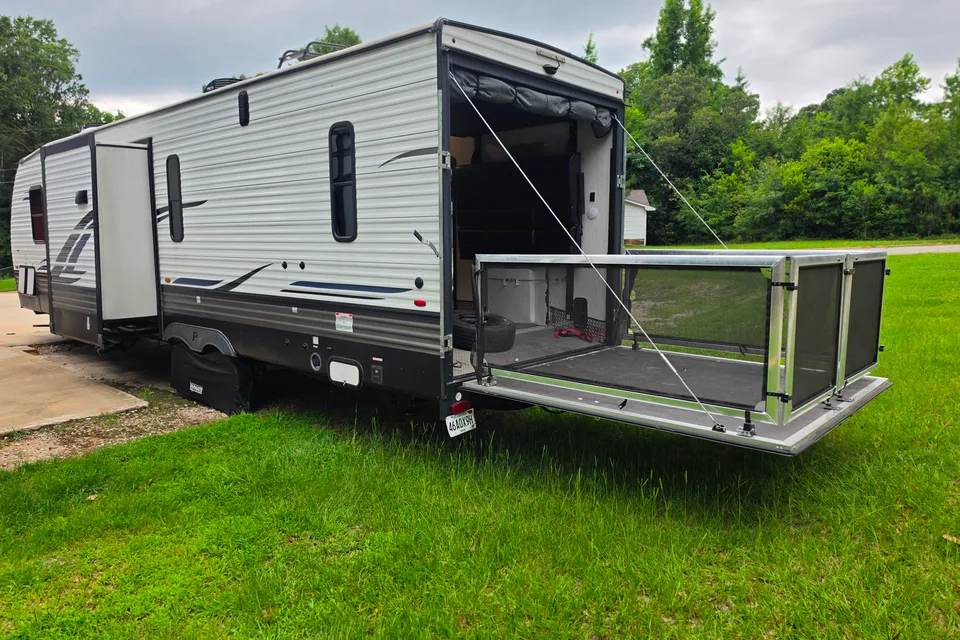 Reginald's Palomino 33thds Toy Hauler
