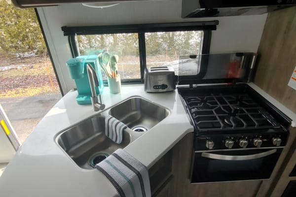 Family travels Heartland Pioneer BH280 Travel Trailer