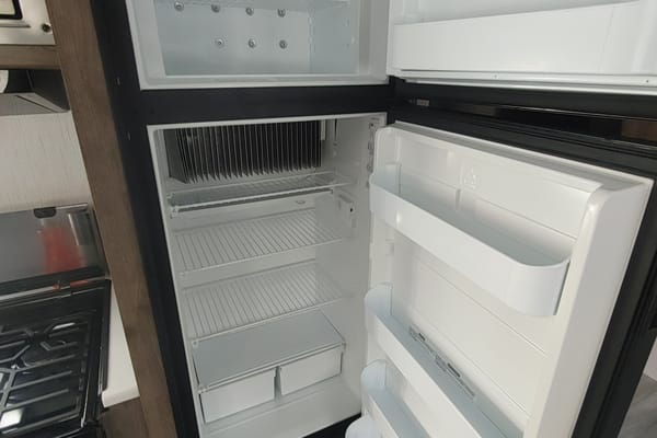 Family travels Heartland Pioneer BH280 Travel Trailer