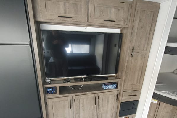 Family travels Heartland Pioneer BH280 Travel Trailer
