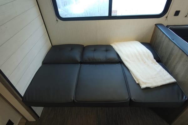 Family travels Heartland Pioneer BH280 Travel Trailer