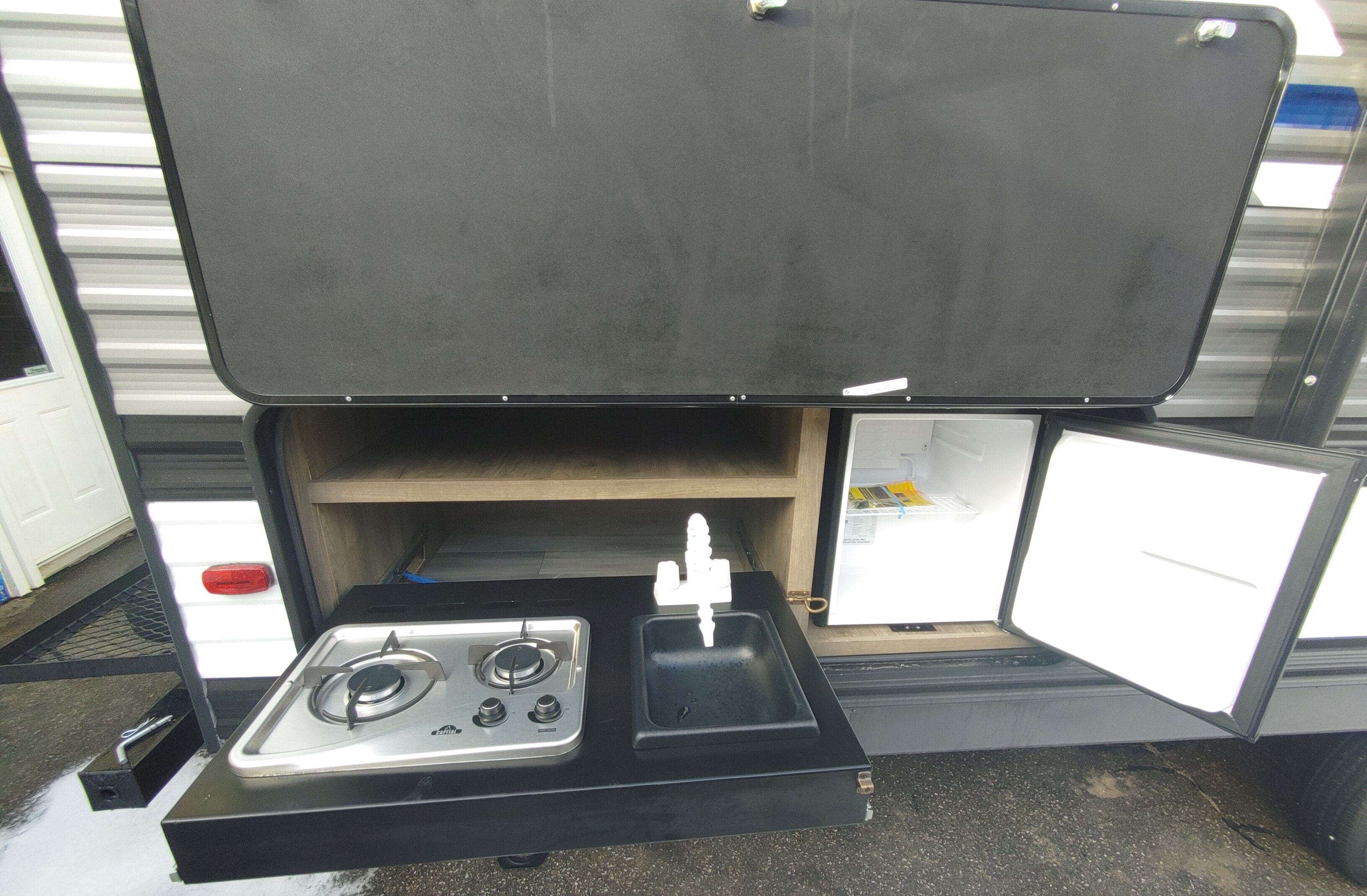 Family travels Heartland Pioneer BH280 Travel Trailer